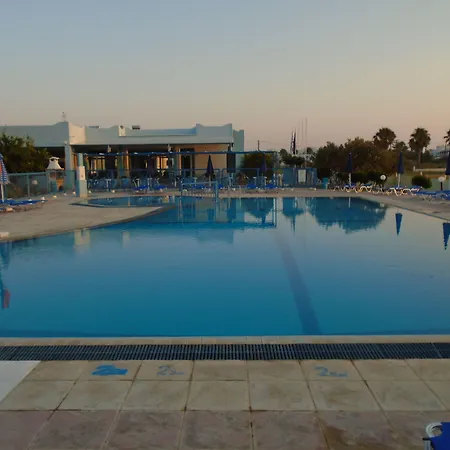 όασις Ξενοδοχείο με διαμερίσματα 3*