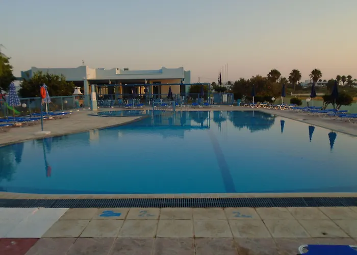 Oasis Hotel apartamentowy 3*